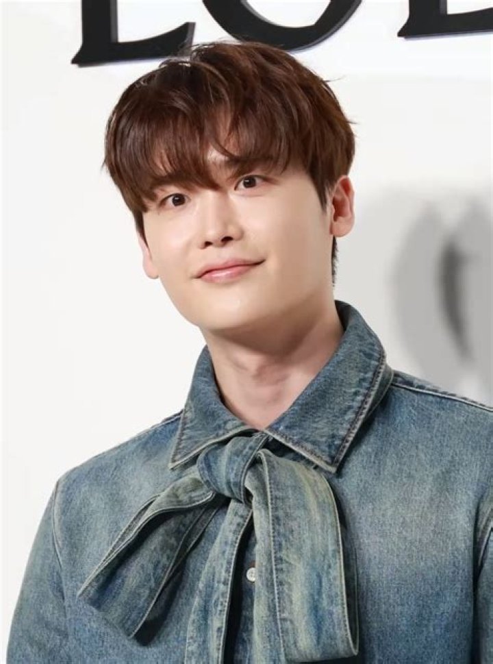 Lee Jong Suk Wiki | What’s His Ethnicity | Religion And Family Details