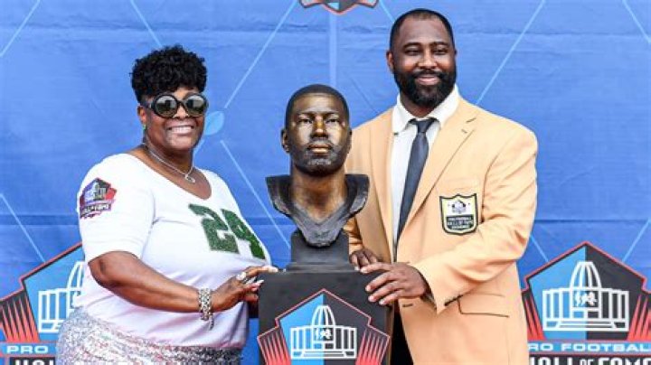 Meet Darrelle Revis Brother Terry Revis and Sister DéAudra Revis: Family Details