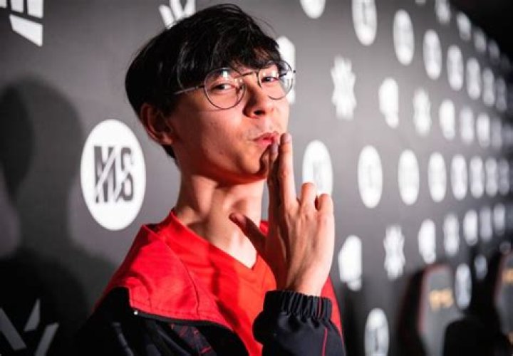 TenZ | Bio, Age, Net Worth, Profession